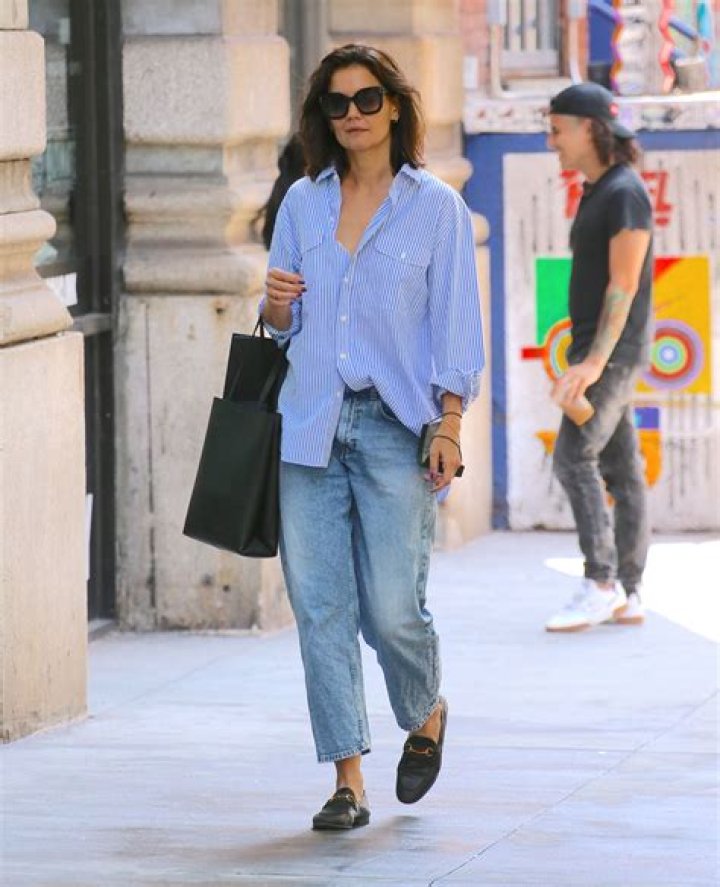 Katie Holmes Rocks Baggy Jeans In 1st Photos Since A-Rod Left Her Apartment Building