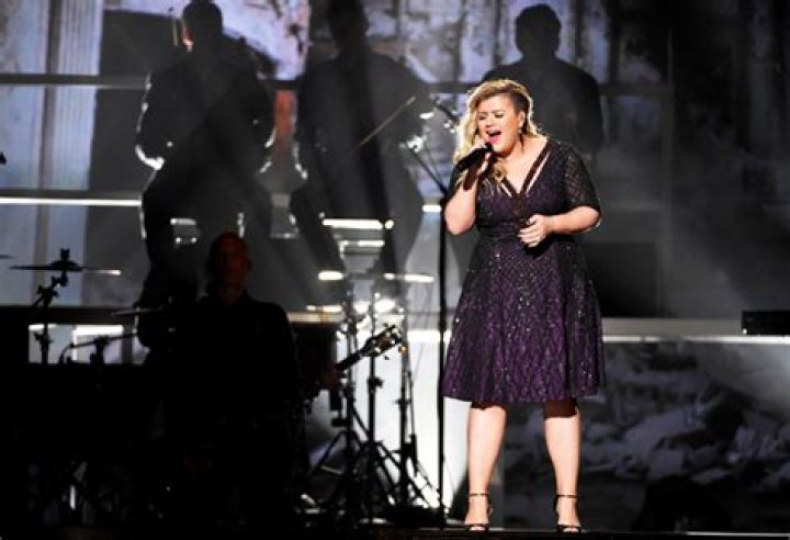 Kelly Clarkson Talks Songwriting During Brandon Blackstock Divorce – Hollywood Life