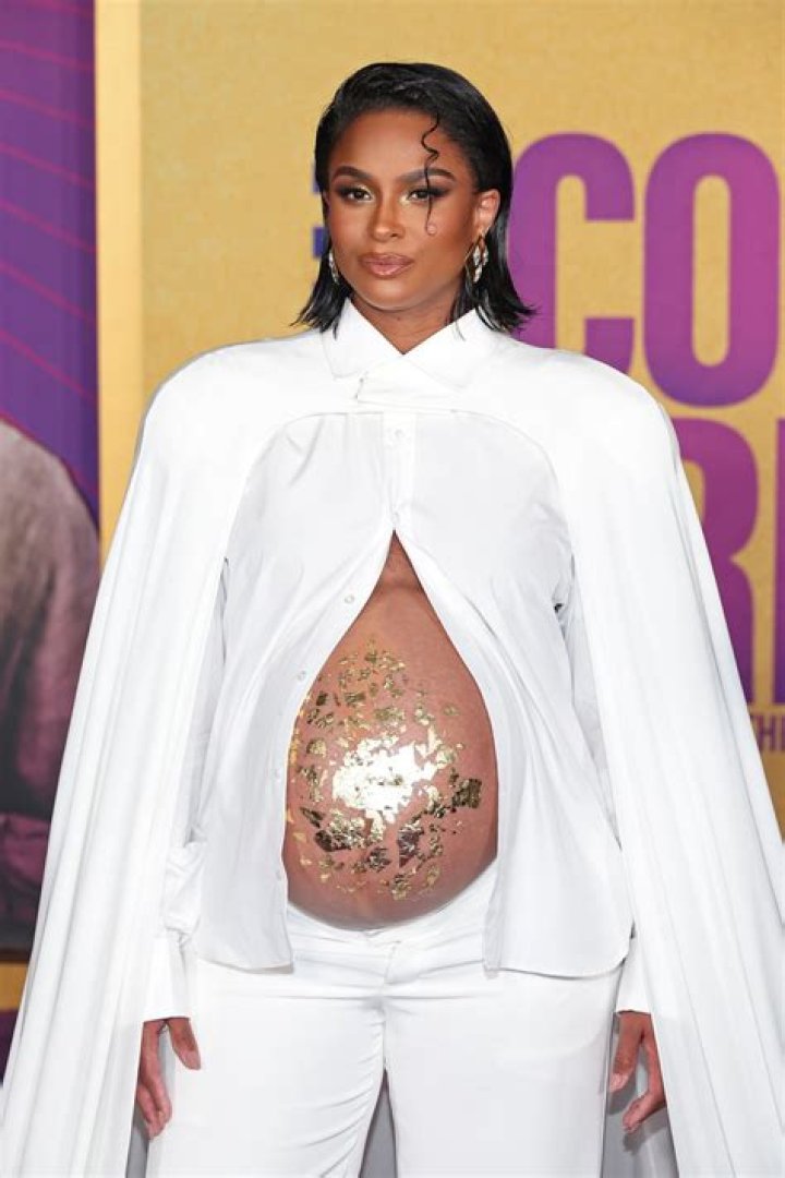 Kelly Rowland Shows Her Growing Baby Bump & Makes ‘Bootylicious’ Joke – Hollywood Life