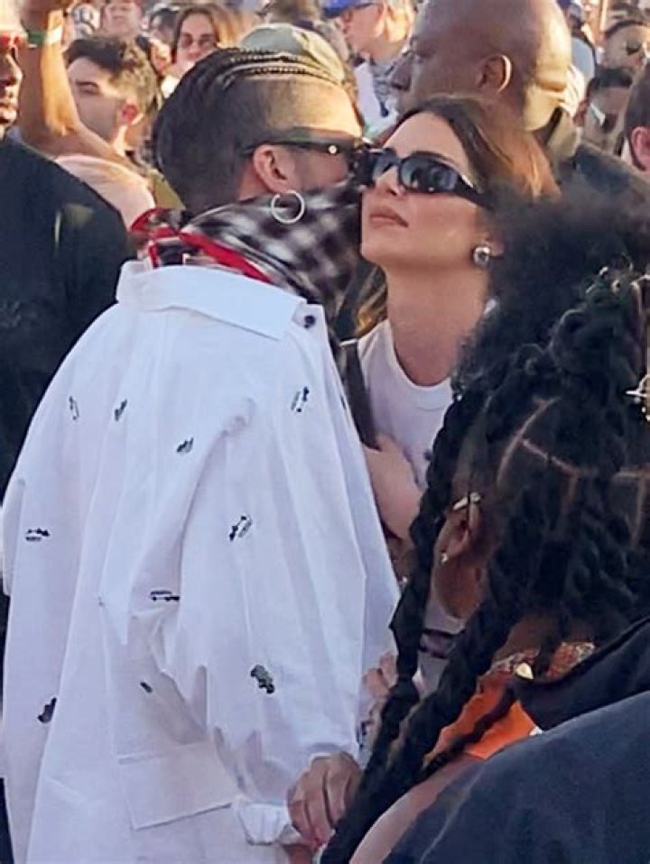 Kendall Jenner & Bad Bunny Get Cozy At Coachella 2023: Photos – Hollywood Life