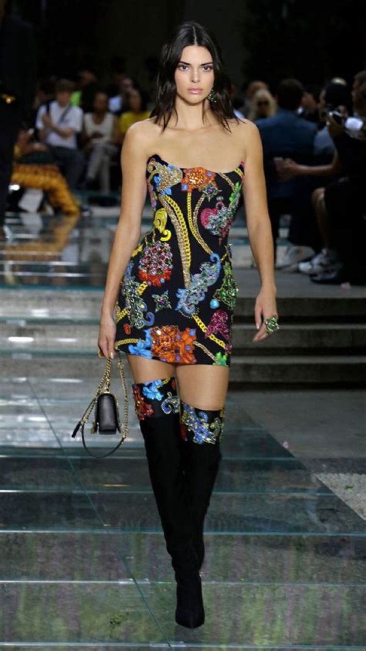 Kendall Jenner Sizzles In Leggy Lace Dress For Outing During NYFW – Pic
