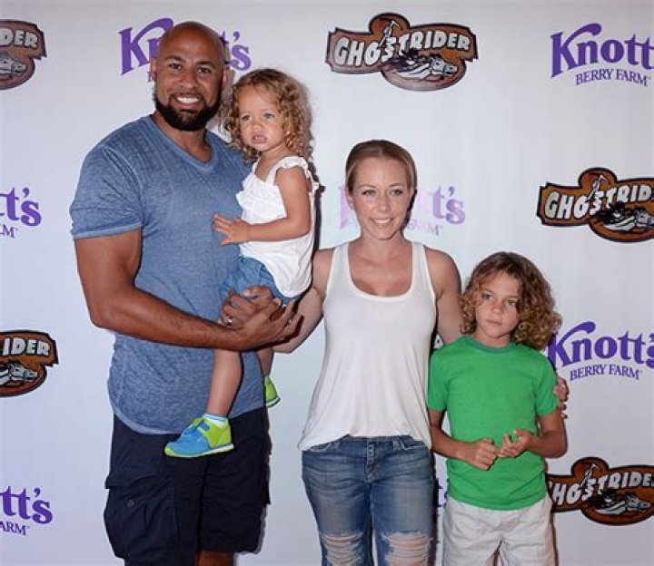 Kendra Wilkinson Checks Into Hospital For Panic Attack – Hollywood Life