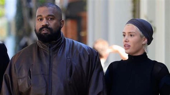 Kim Kardashian & Kanye West Are ‘Getting Along Just Fine’ 3 Weeks After He Tweeted About Divorcing Her