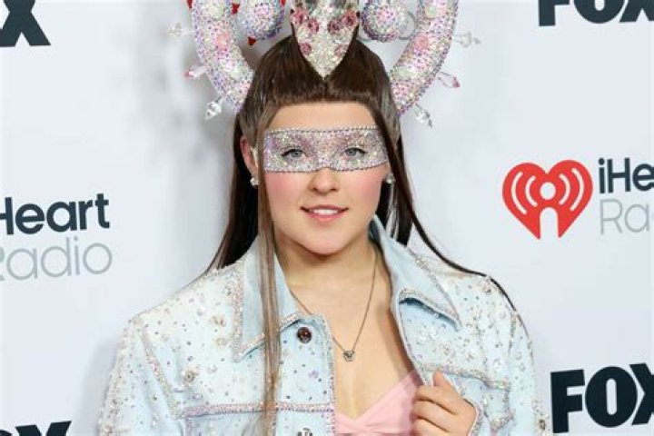 KISS’ Gene Simmons Praises JoJo Siwa’s iHeartRadio Music Awards Outfit
