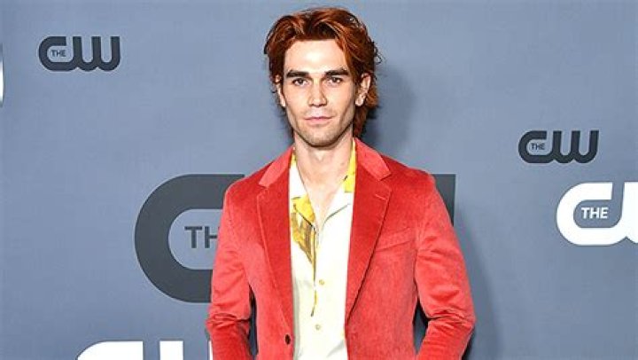 KJ Apa Shaves His Head & Debuts New Buzzcut: Photo – Hollywood Life