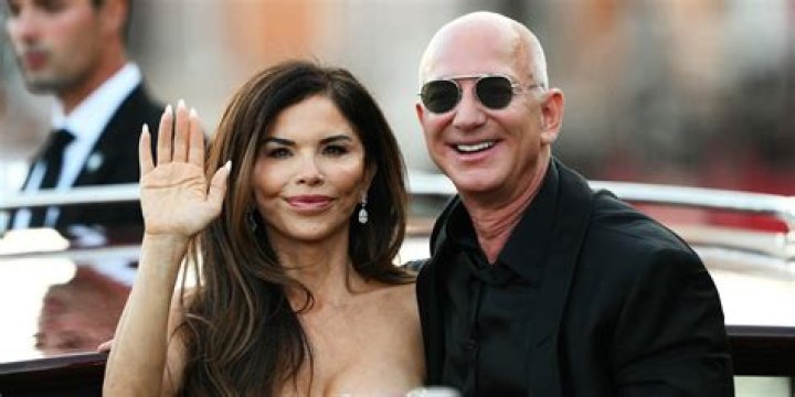 Lauren Sanchez Wears Crop Top On Romantic Date Night With Jeff Bezos In Malibu: Photos