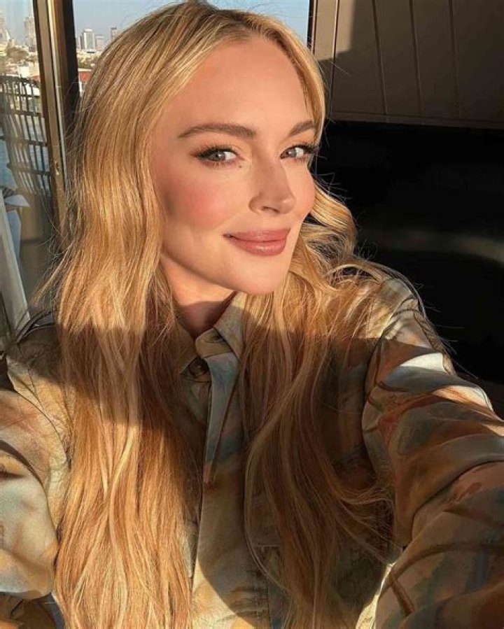 Lindsay Lohan Shows Off Bizarre Bruises In New Bikini Pic