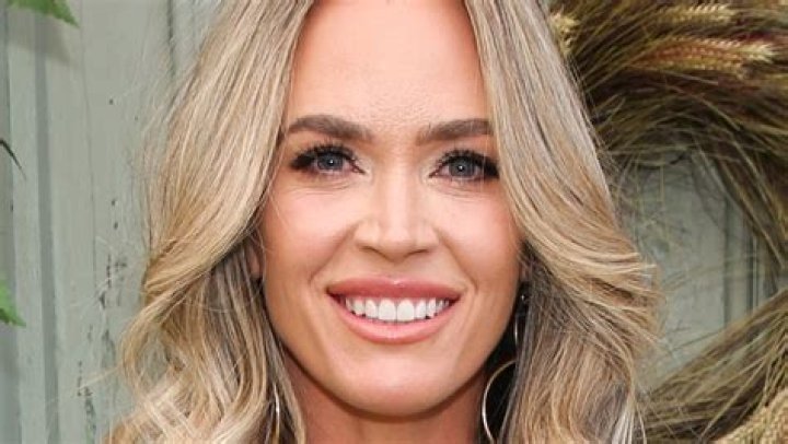 Lisa Vanderpump & Sarah Paulson Pic Surfaces After ‘RHOBH’ Alum Claims They Never Met & Fans React