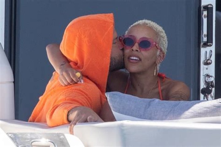 Lourdes Leon Rocks Bikini & Packs On PDA With Boyfriend In Tulum: Pics – Hollywood Life