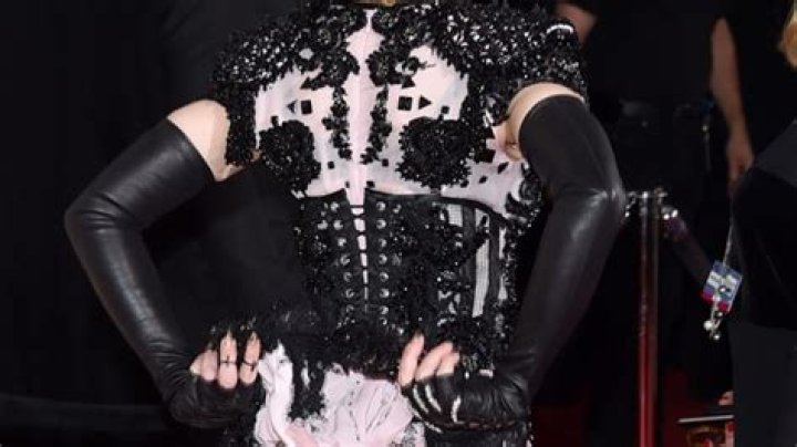 Madonna Flashes Her Butt On The Grammys 2015 Red Carpet