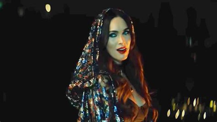 Megan Fox Stars As Sexy Vampire In ‘Night Teeth’ Movie: Trailer – Hollywood Life