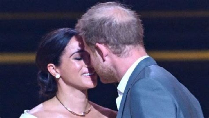 Meghan Markle & Prince Harry Share A Kiss At Invictus Games Opening: Photos