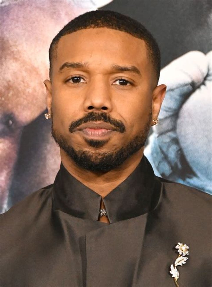 Michael B. Jordan Jokes About Being On Dating App Raya On ‘SNL’ – Hollywood Life