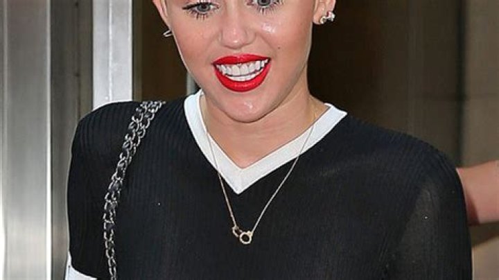 Miley Cyrus’ Nipples Revealed In Braless Dress — See Her Perky Style Statement – Hollywood Life