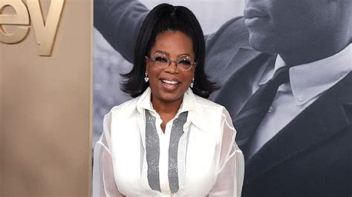 Oprah Winfrey Shows Off Weight Loss On Hike After Knee Replacements – Hollywood Life