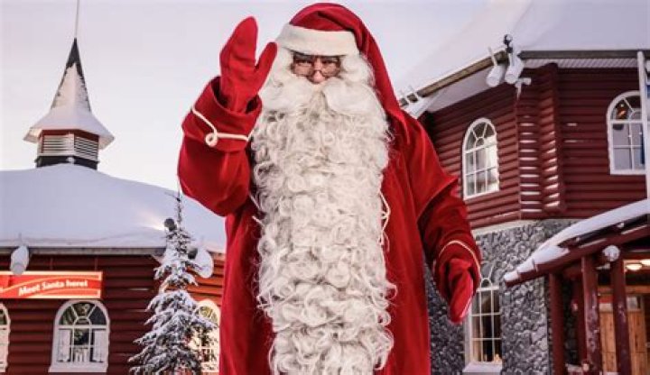 Patrick Mahomes & Brittany Matthews Take Daughter, 1, To Meet Santa Claus: Photos