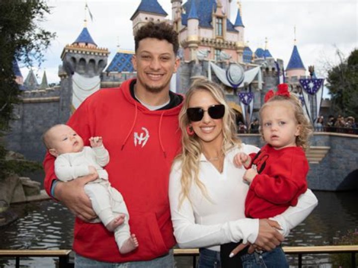 Patrick Mahomes & Wife Brittany Celebrate Easter With Their Kids – Hollywood Life