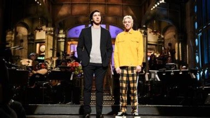 Pete Davidson Winks At Ariana Grande Question In SNL Opening Monologue – Hollywood Life