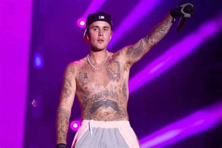 [PIC] Justin Bieber’s New Tattoo — Reveals Indian Head Ink On Shoulder Blade – Hollywood Life