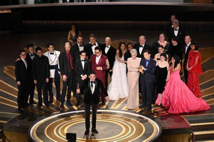 Pics of the Academy Award-Winner & Entertainment Icon – Hollywood Life