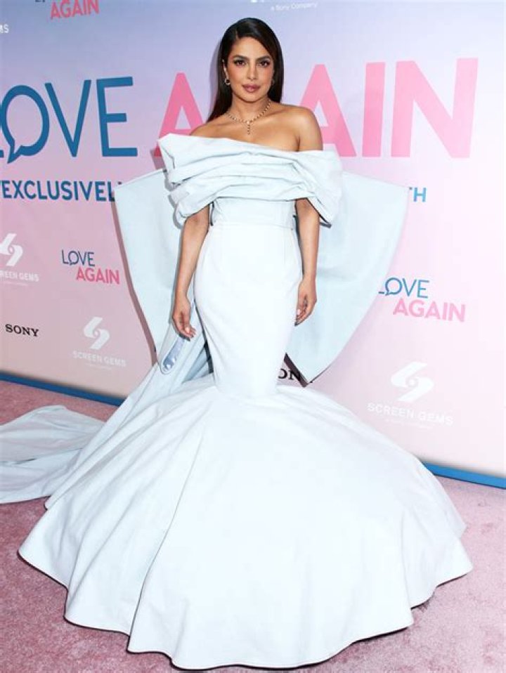 Priyanka Chopra’s Blue Dress ‘Love Again’ Premiere Nick Jonas: Photos – Hollywood Life