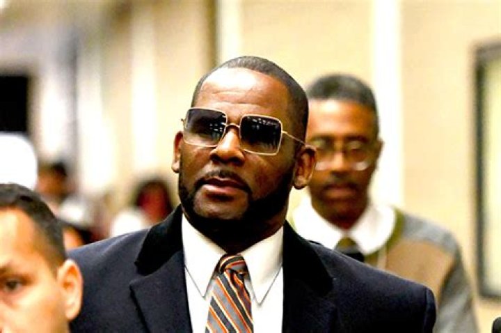 R Kelly’s ‘I Admit It’ Album Seems To reference Sex Trafficking – Hollywood Life