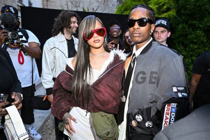 Rihanna & A$AP Rocky Get Cozy On Barbados Vacation — Photos – Hollywood Life