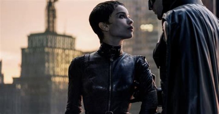 Robert Pattinson & Zoe Kravitz’s Catwoman Fight – Hollywood Life