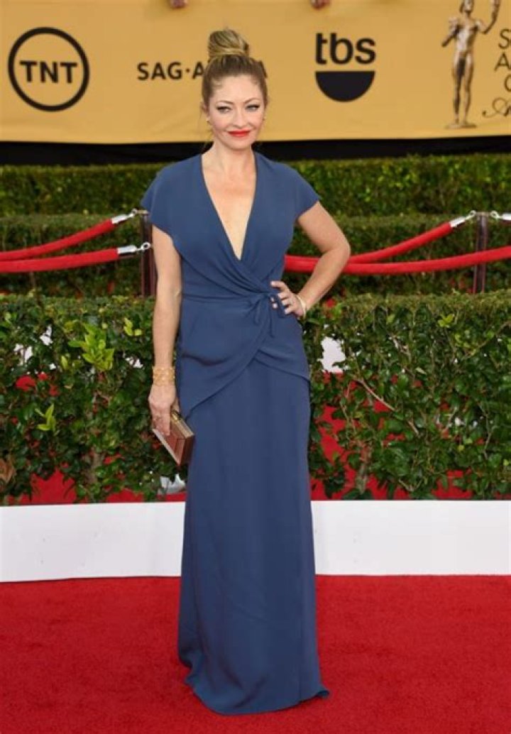 SAG Awards — Plunging Dresses & Cleavage Own The Red Carpet