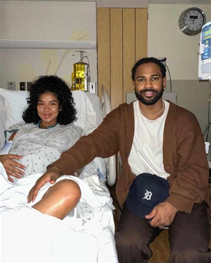 Sarah Michelle Gellar Cracks Jokes After Big Sean & Jhene Aiko Are Mistaken For Her & Freddie