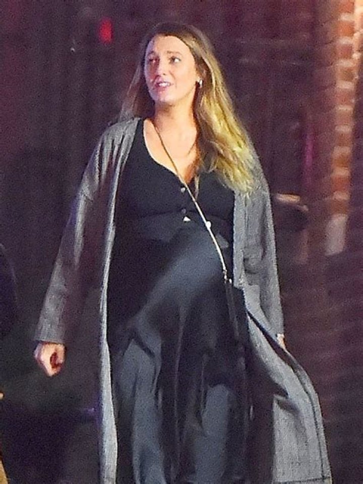See Baby Bump – Hollywood Life
