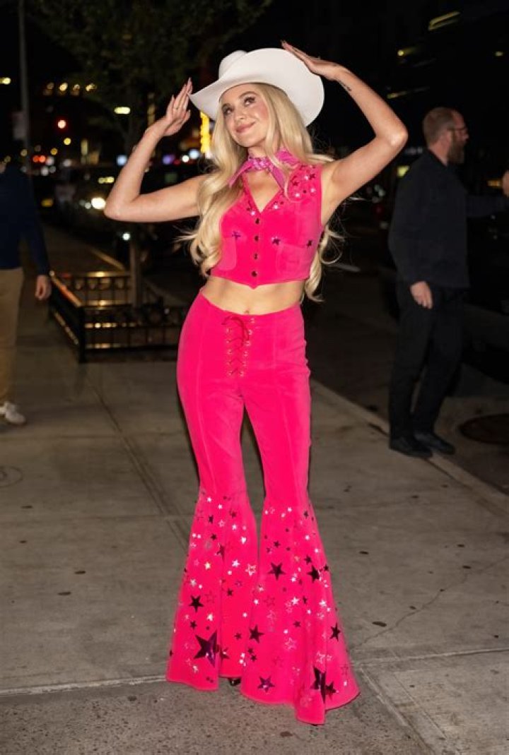 See Her Halloween Costume – Hollywood Life