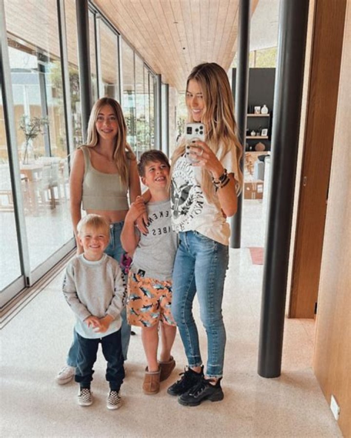See Selfie With Her Kids Kingston & Zuma – Hollywood Life