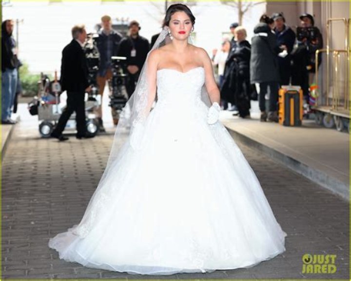 Selena Gomez In Wedding Dress For ‘Only Murders In The Building’: Photos – Hollywood Life