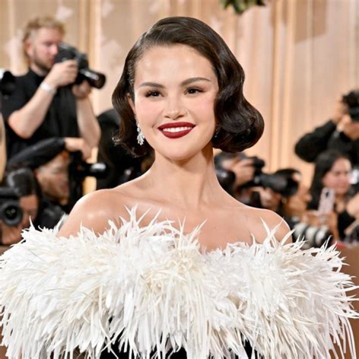 Selena Gomez’s Best Outfits Over the Years – Hollywood Life