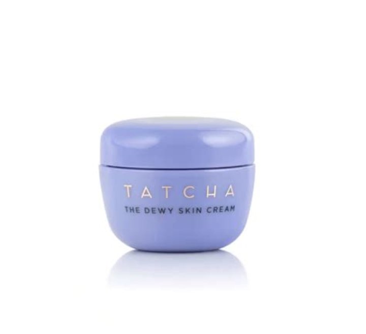 Selena Gomez’s Favorite Moisturizer Will Give You a Dewy Glow