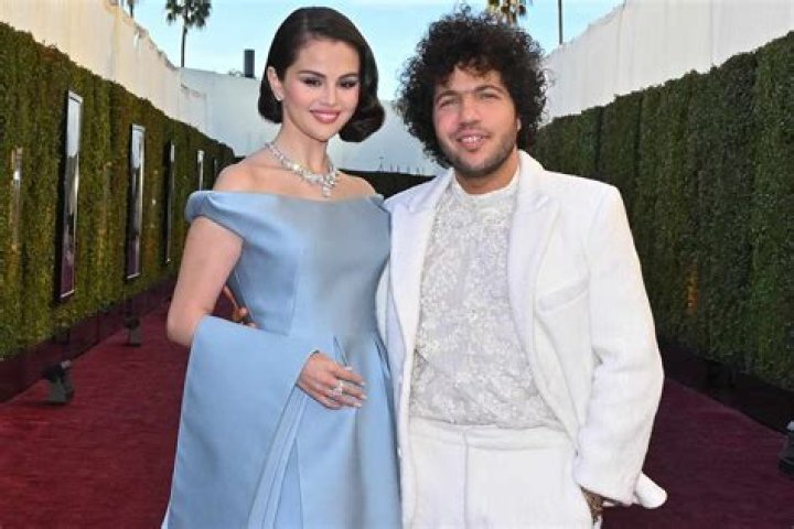 Selena Gomez Shares Gorgeous Makeup-Free Selfie After Spending Valentine’s Day With Benny Blanco