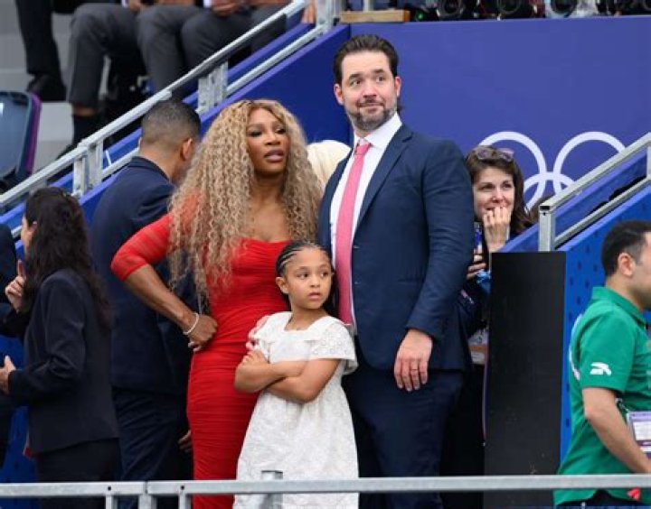 Serena Williams’ Daughter Olympia, 2, Helps Her Mom Dress Up In Cute Pic: ‘She’s Got My Back’
