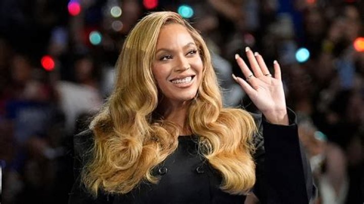Serena Williams Flaunts Butt Cheeks And Dances On Stage With Beyonce — Watch