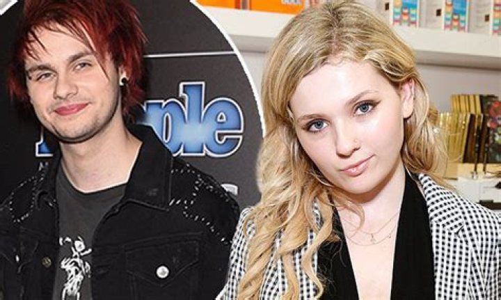 She Disses Ex 5SOS Michael Clifford – Hollywood Life
