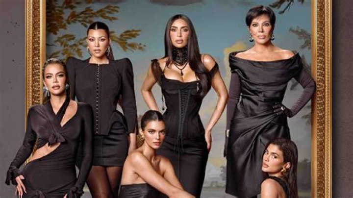She Gives Tour On ‘The Kardashians’ – Hollywood Life