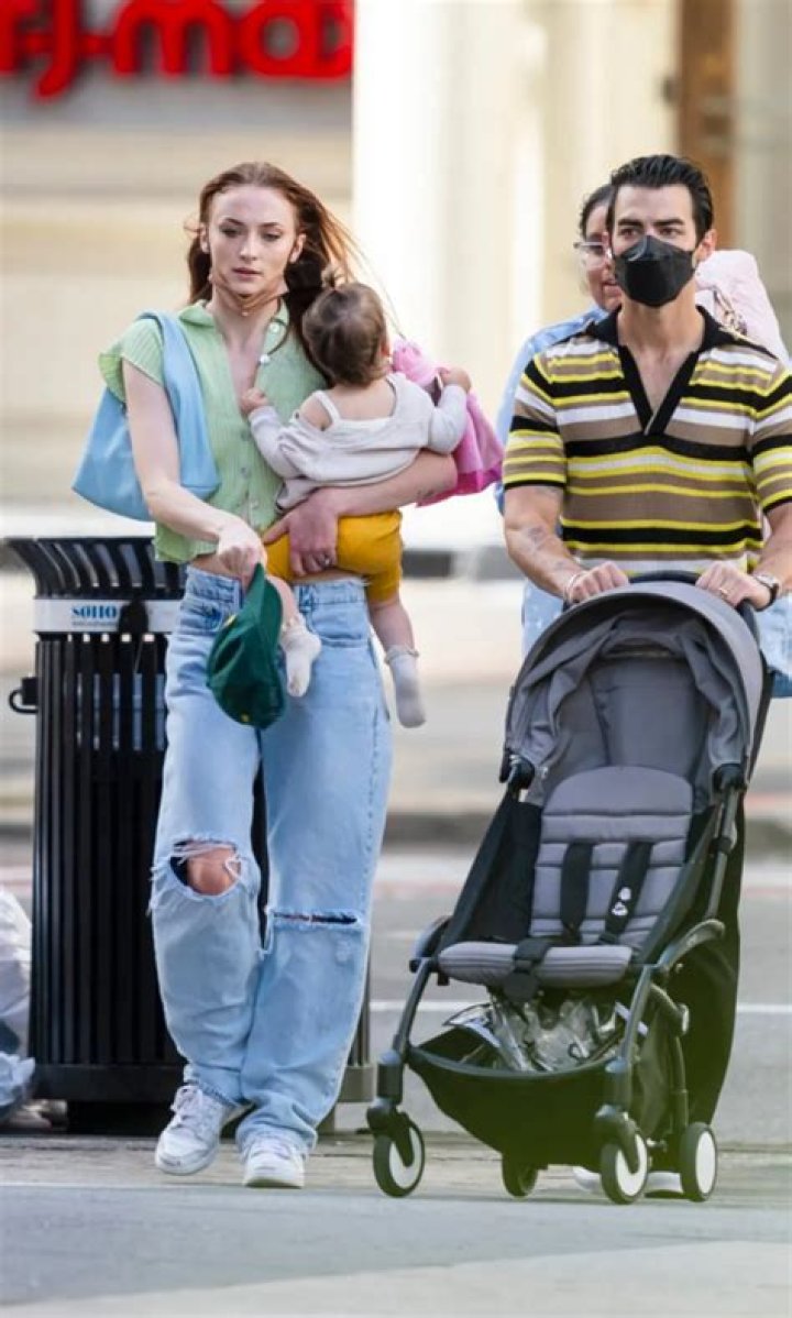 Sophie Turner Rocks Comfy Shorts For Afternoon Stroll With Joe Jonas & Baby Willa — Pic
