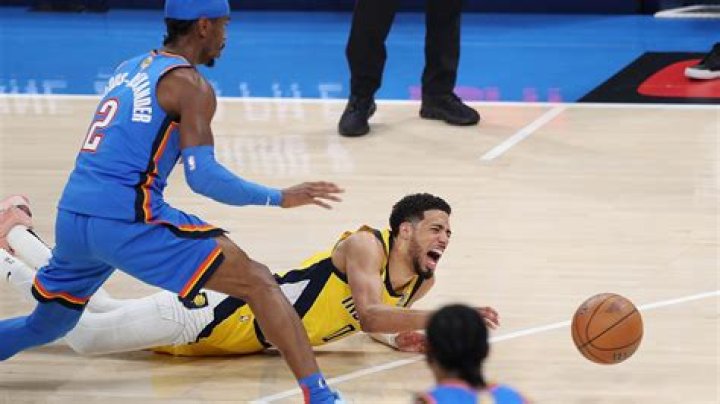 Steph Curry ‘Stressing’ After Kevin Durant’s Injury In NBA Finals Game