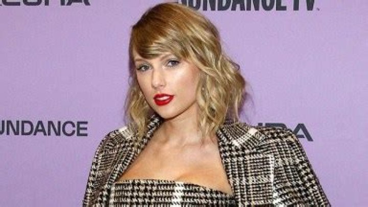Taylor Swift and Brittany Mahomes Have Fun Girls Night Out: Photos – Hollywood Life