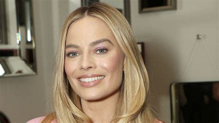 These Complexion Pads are Margot Robbie’s Must-Have Travel Item