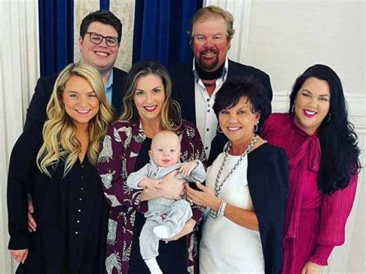 Toby Keith’s Daughter’s Car Accident — Krystal Nearly Killed – Hollywood Life