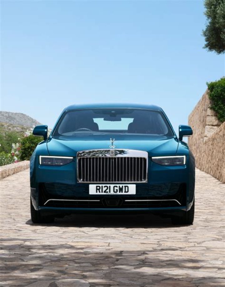 Vanessa Bryant & Daughter Natalia, 18, Look Like Sisters Posing In Rolls Royce — See Pic