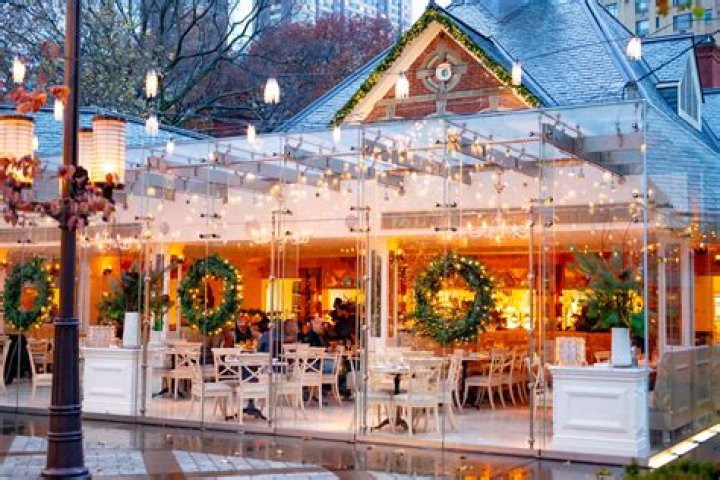 What Restaurants Are Open On Christmas 2018? Find Out Now – Hollywood Life