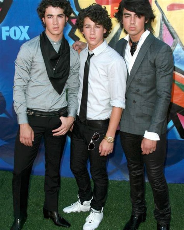 Who Is Frankie Jonas? All About the Youngest Jonas Brother – Hollywood Life