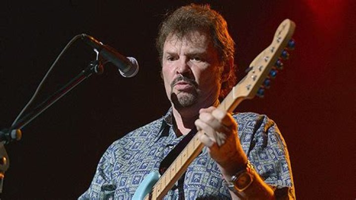 Who Is Jeff Cook? Five Things On ‘Alabama’ Guitarist Dead At 73 – Hollywood Life